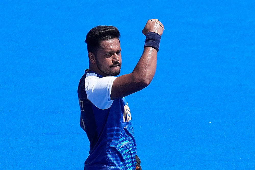 | Photo: AP/Aijaz Rahi : Harmanpreet Singh celebrates after scoring India's second goal 